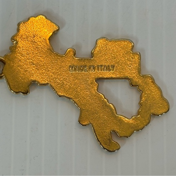 Vtg Souvenir Keychain Italy Map Shape with Green White Red Colors Made In Italy - Picture 3 of 5